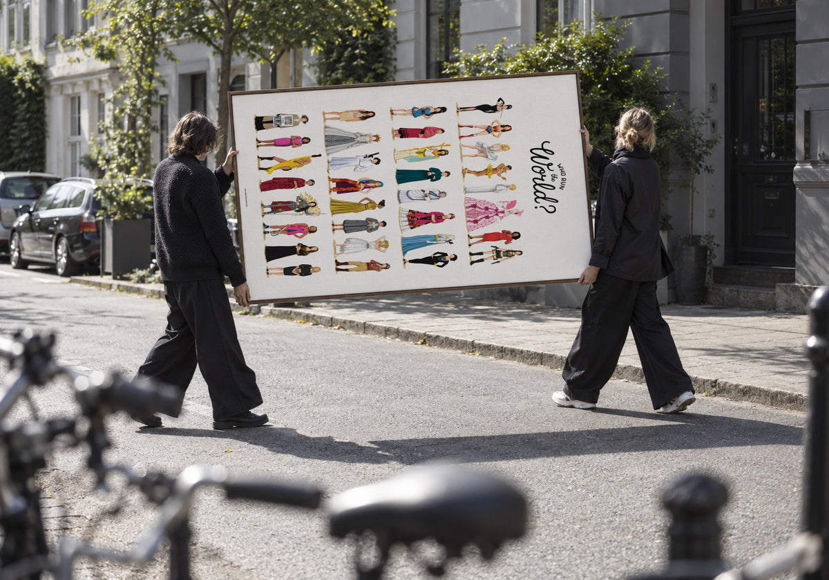 Run the World - Framed canvas in an interior