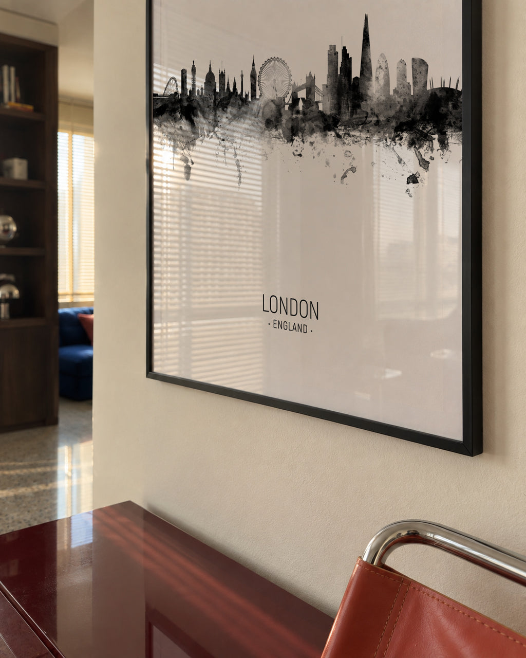 London Skyline en blanco y negro - Framed poster in an interior