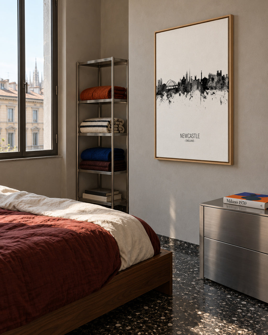 Newcastle Skyline en blanco y negro - Framed canvas in an interior