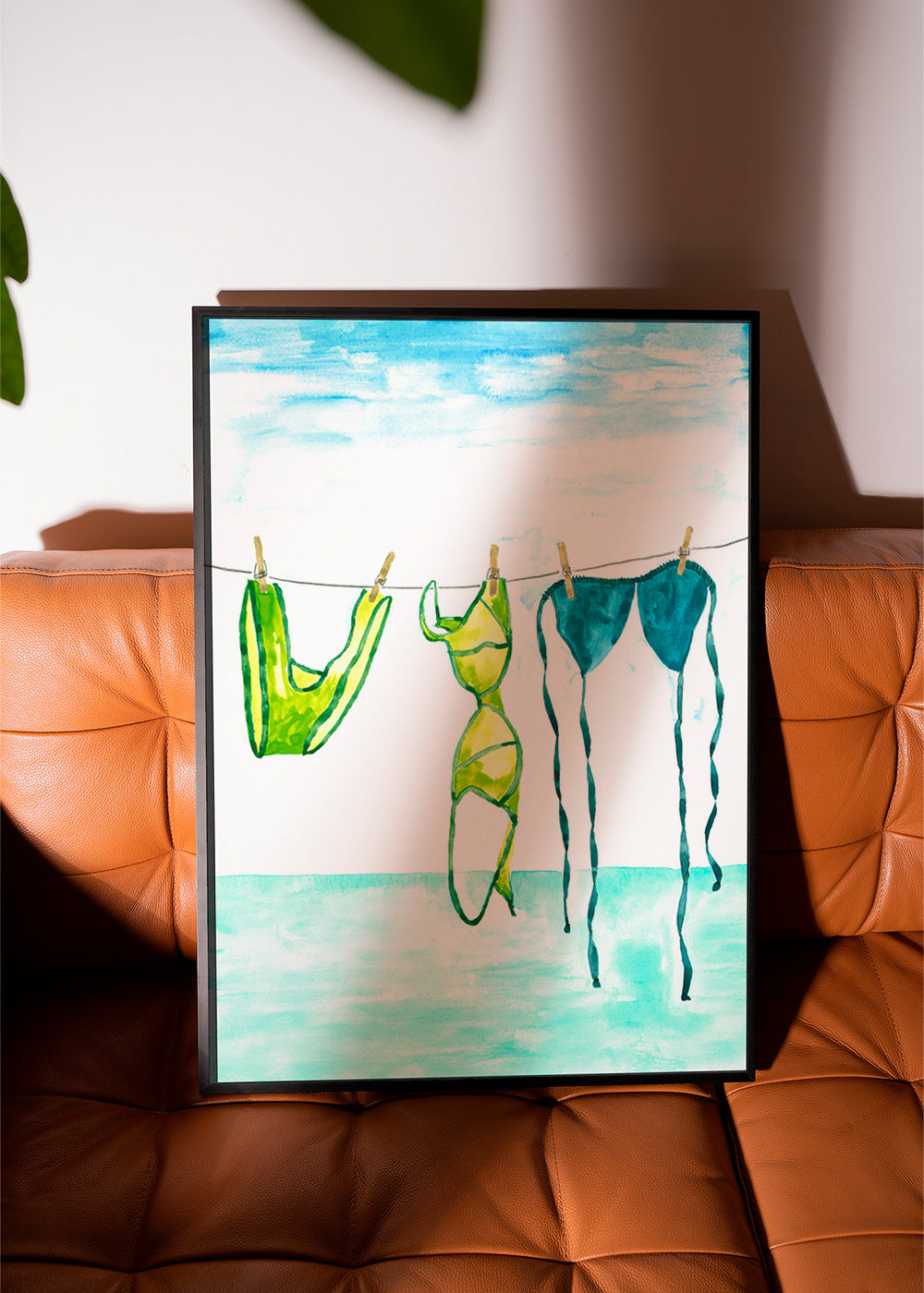 Ilustración de bikinis colgados en la playa – Product3