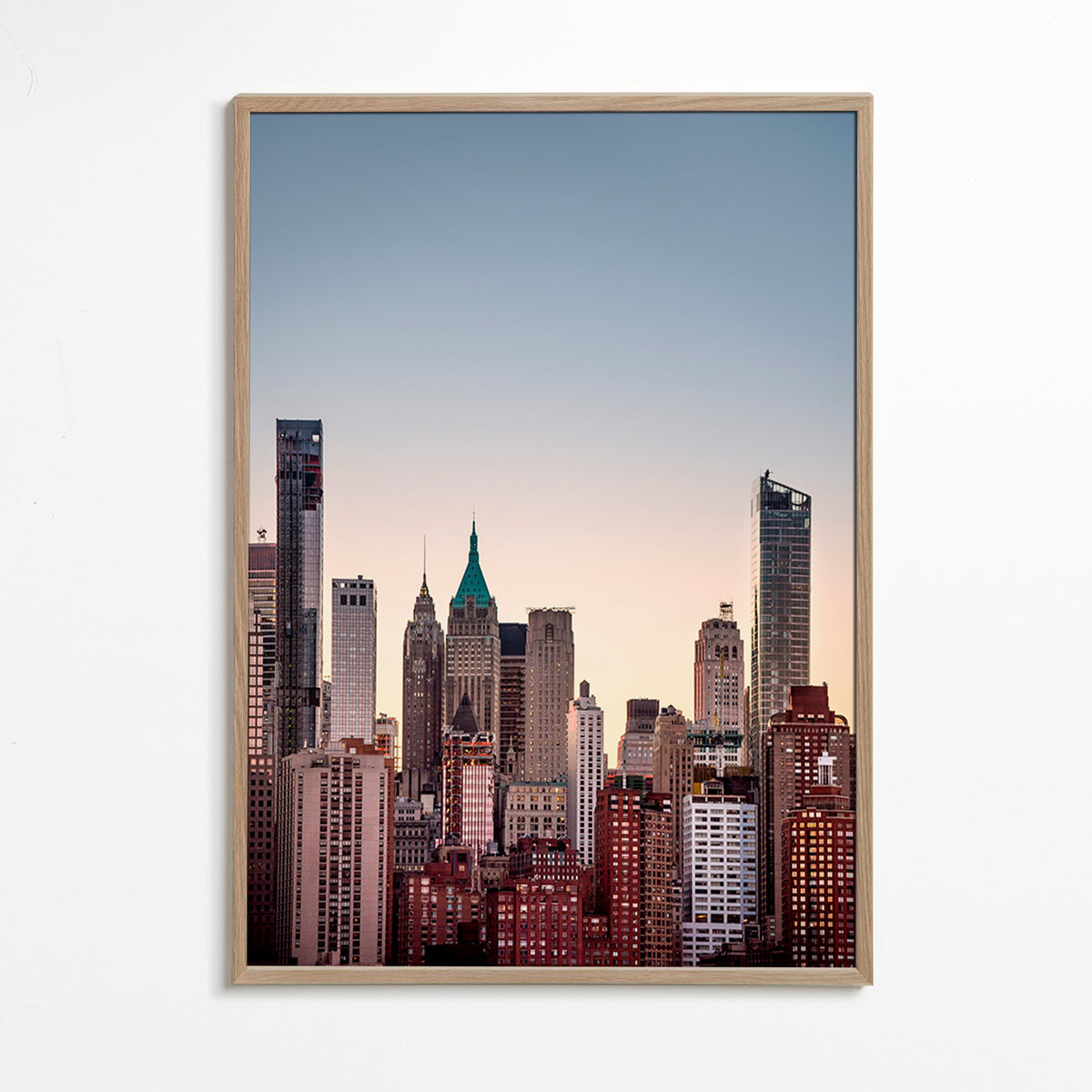 Cuadro de ciudades con skyline al atardecer – Oak Frame