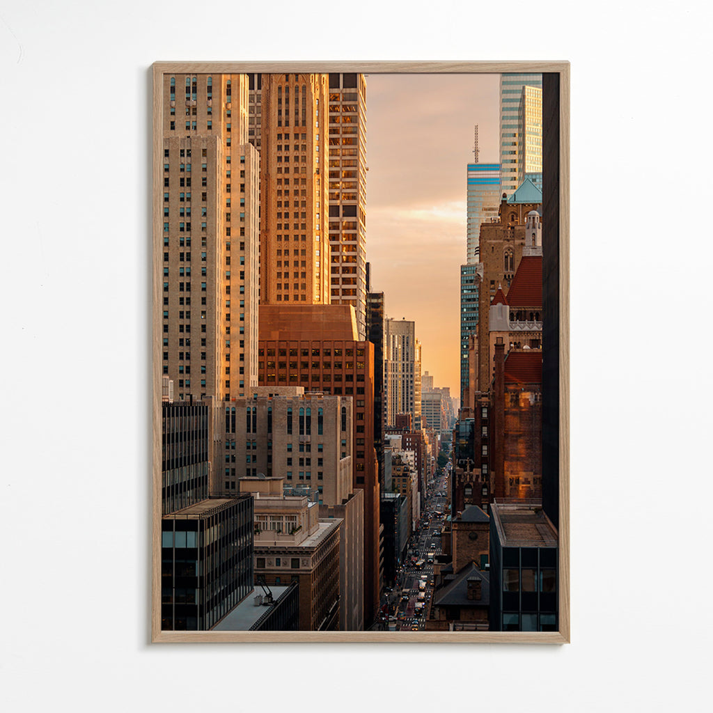 Cuadro de ciudades con skyline al amanecer – Oak Frame