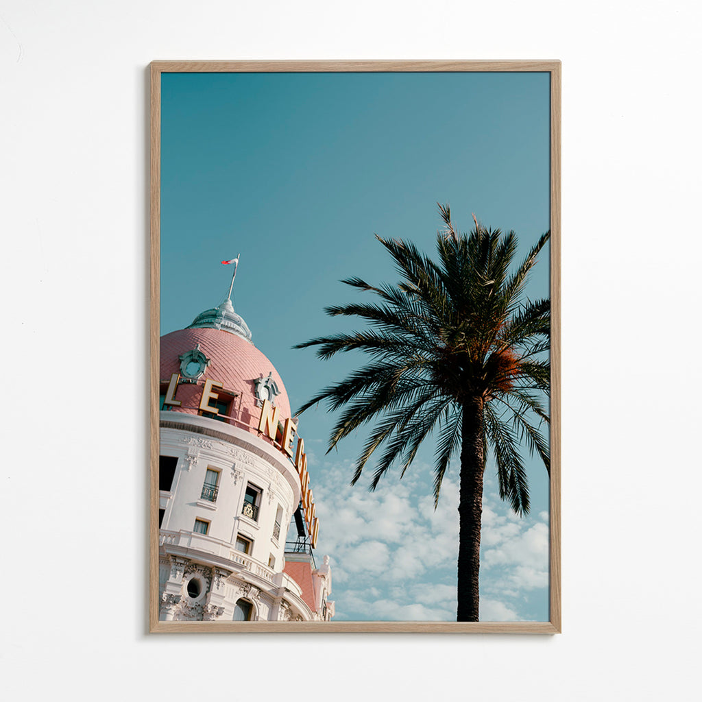 Cuadro de ciudades Riviera con cúpula y palmera – Oak Frame