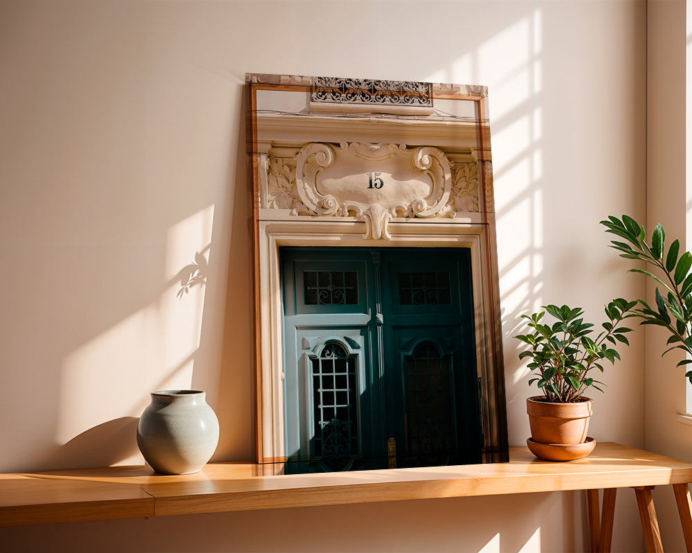 Cuadro de ciudades con puerta verde y número 15 – Product1