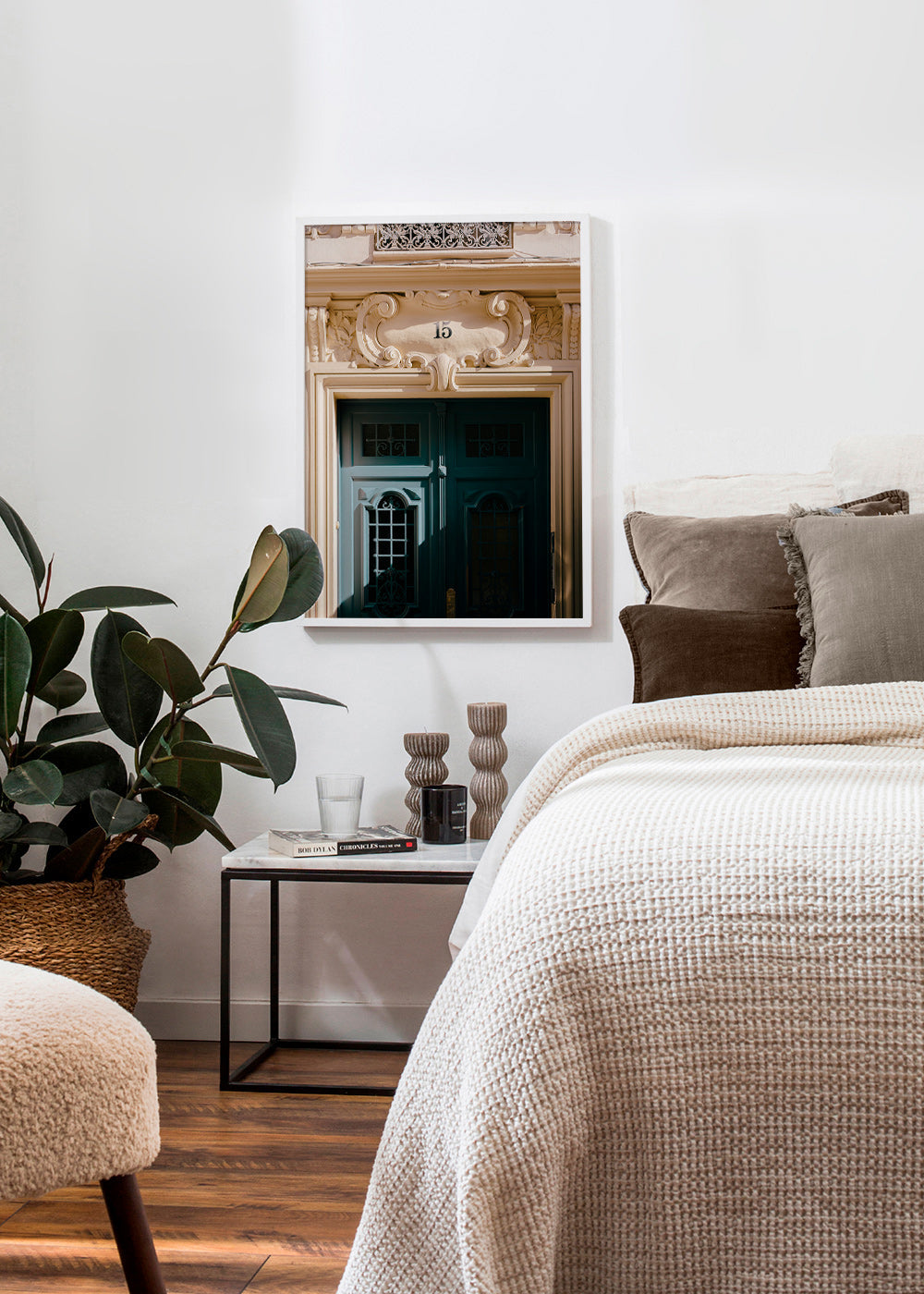 Cuadro de ciudades con puerta verde y número 15 – Product2