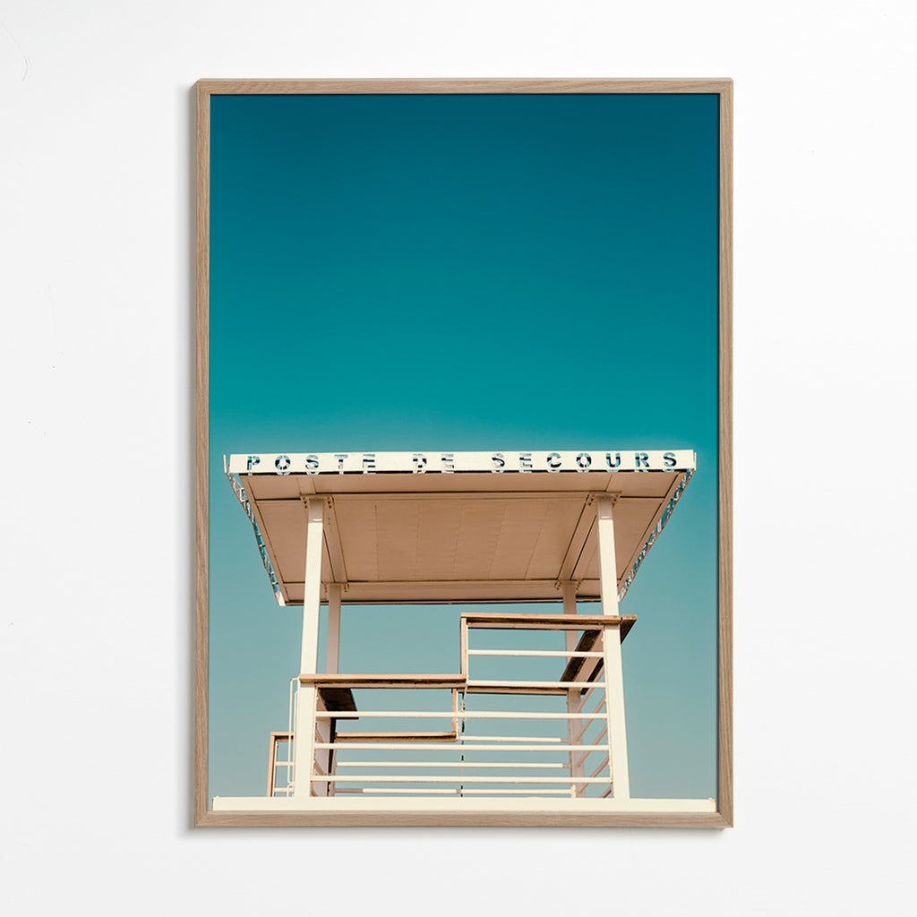 Fotografía: poste de secours sobre cielo azul – Oak Frame