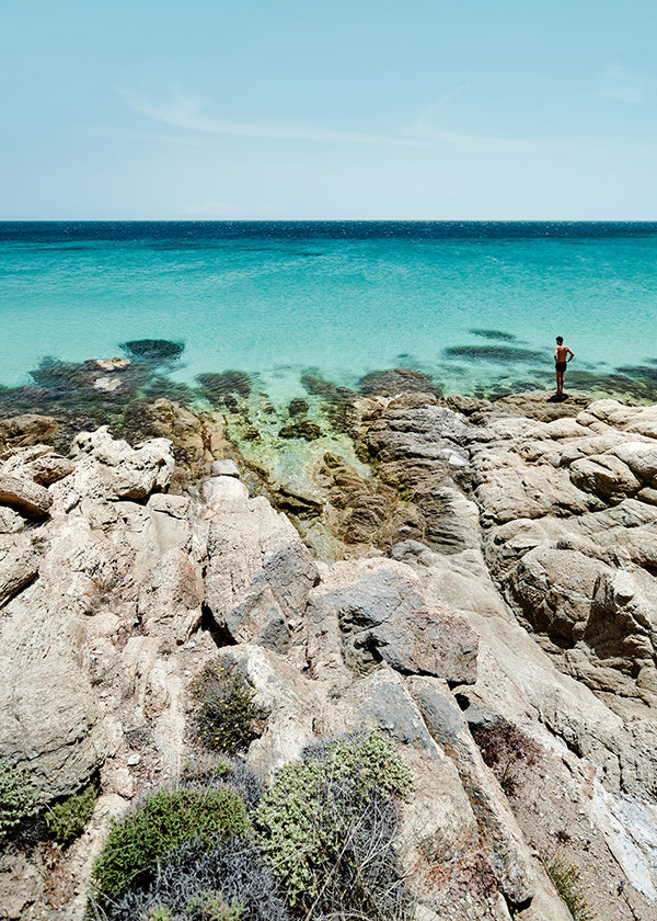 Cuadro de paisaje con costa rocosa y mar turquesa