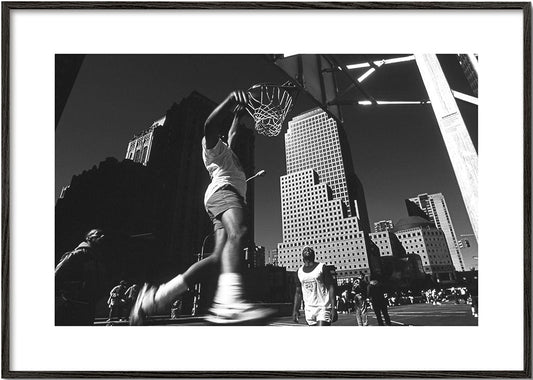 Dunking from the series Metropolis - Dieter Matthes