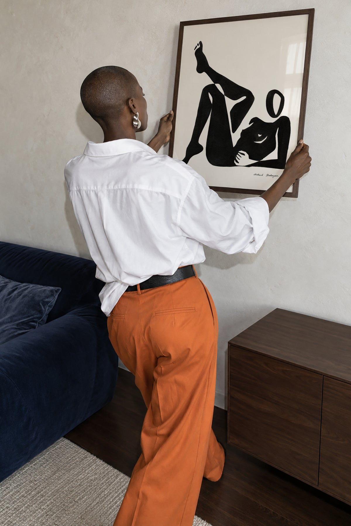 Black figure #8 - Framed poster in an interior