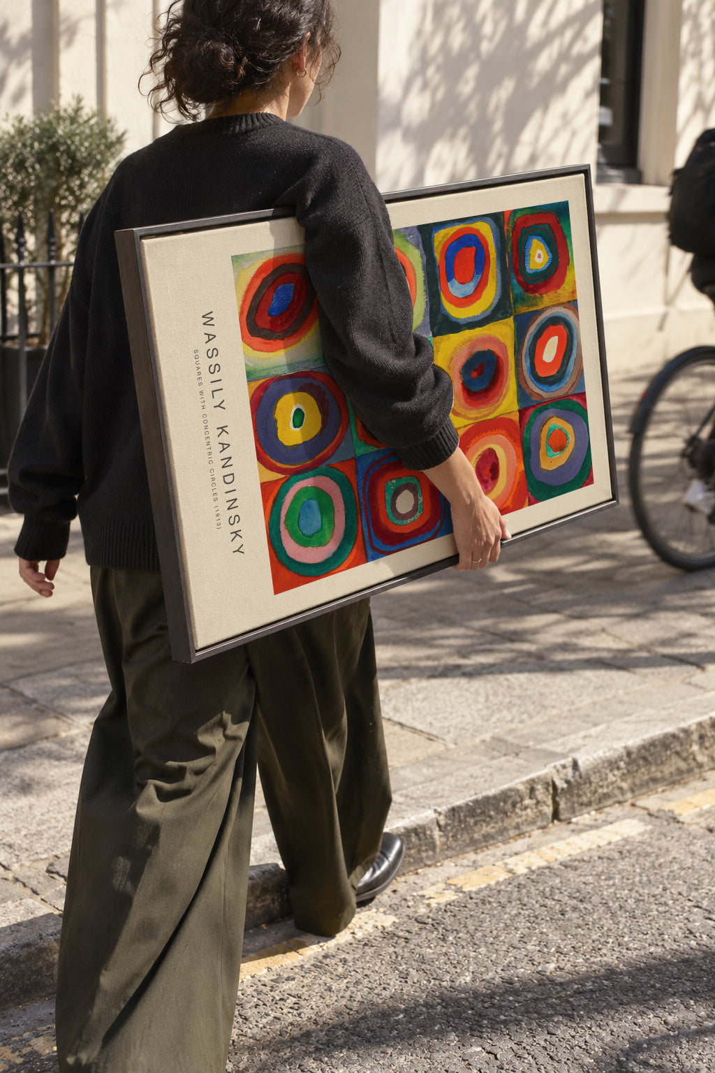 Squares with Concentric Circles (Special Edition) - Wassily Kandinsky - Framed canvas in an interior
