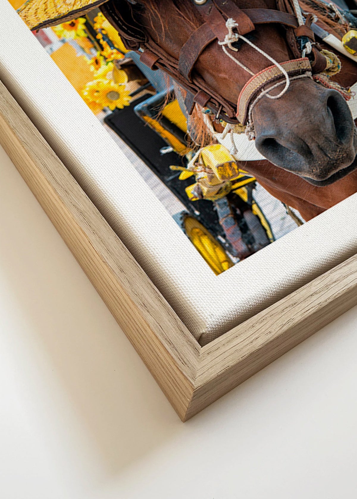 Horse portrait with yellow hat – Canvas detail