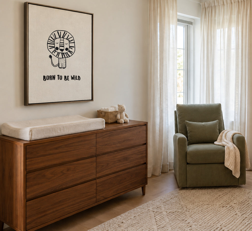 León “ Born to be wild” - Framed canvas in an interior