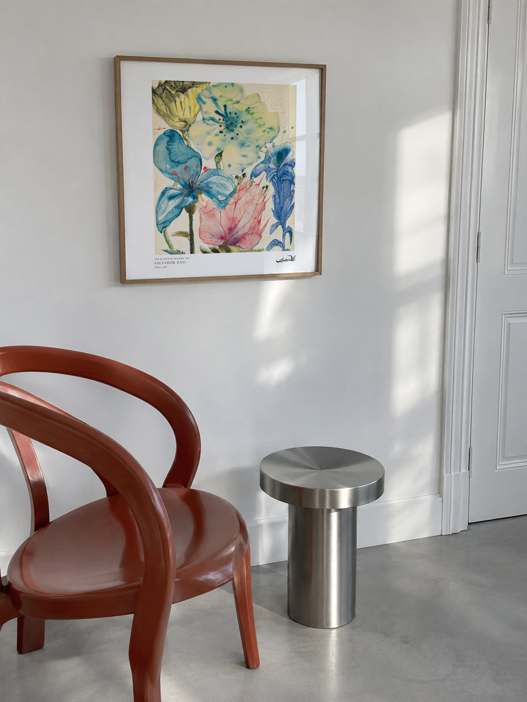 Salvador Dali fleurs I - Square - Framed poster in an interior