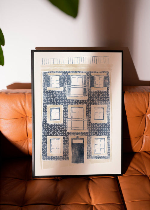 Ilustración de fachada con azulejos y balcones – Product1