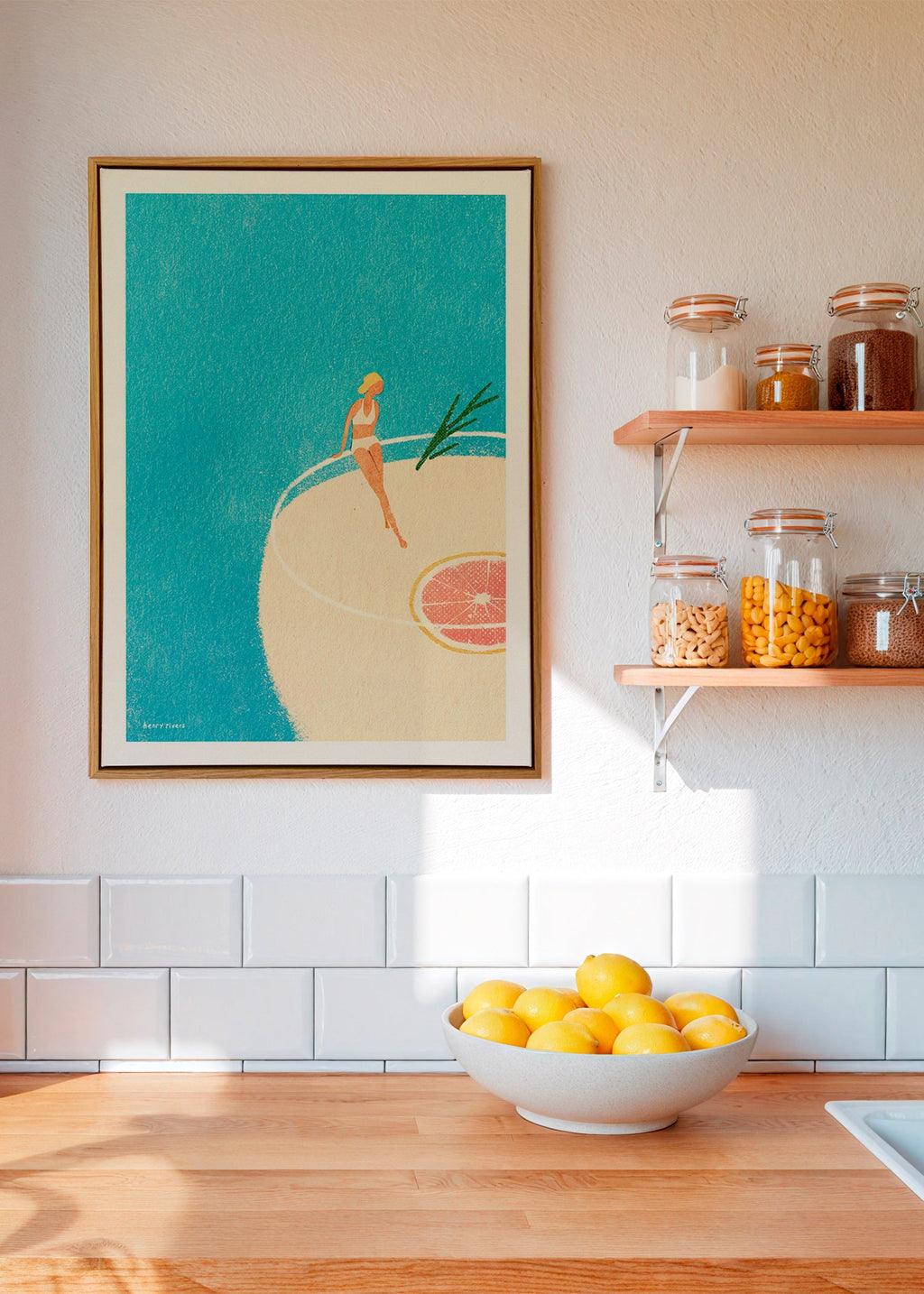 Cuadro de cocina con Gin Tonic ilustrado y figura sentada – Canvas1