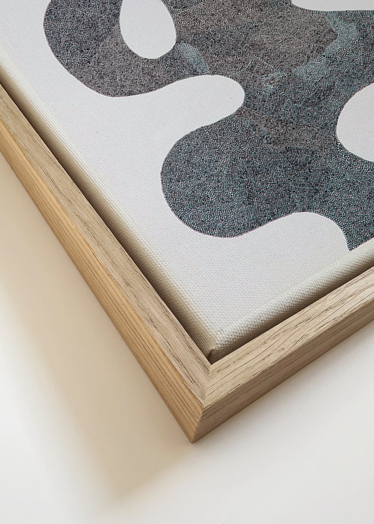 Dotted abstract artwork, large silhouette – Canvas detail