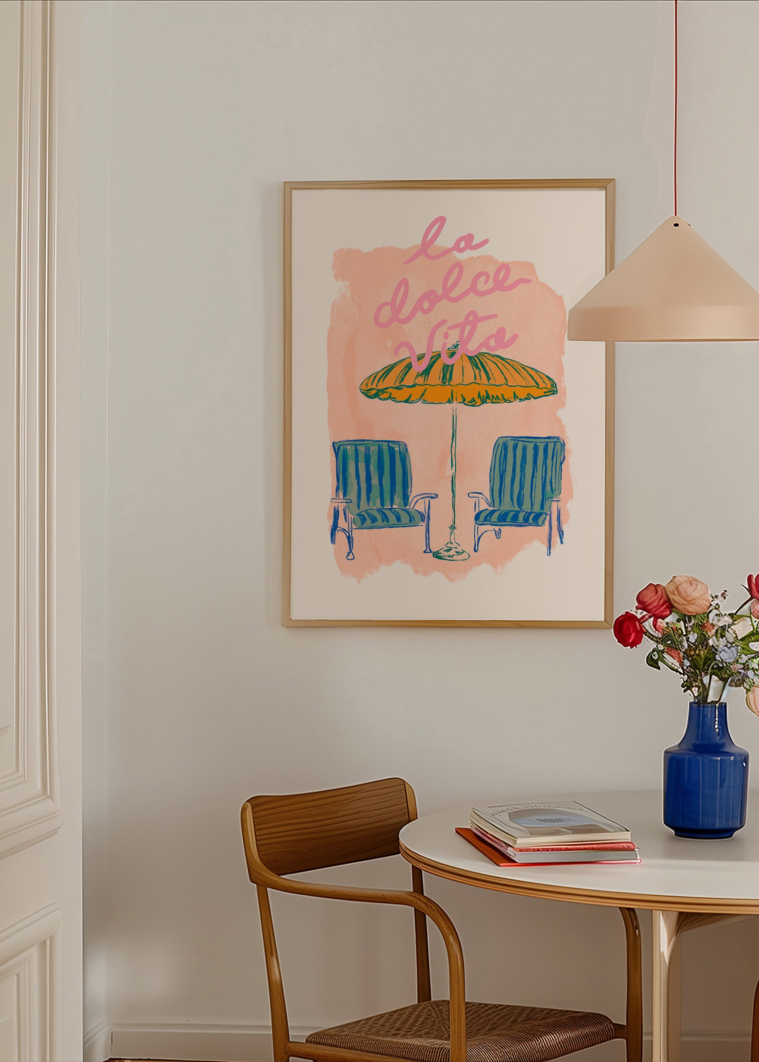 Ilustración La Dolce Vita con sombrilla y sillas – Product3