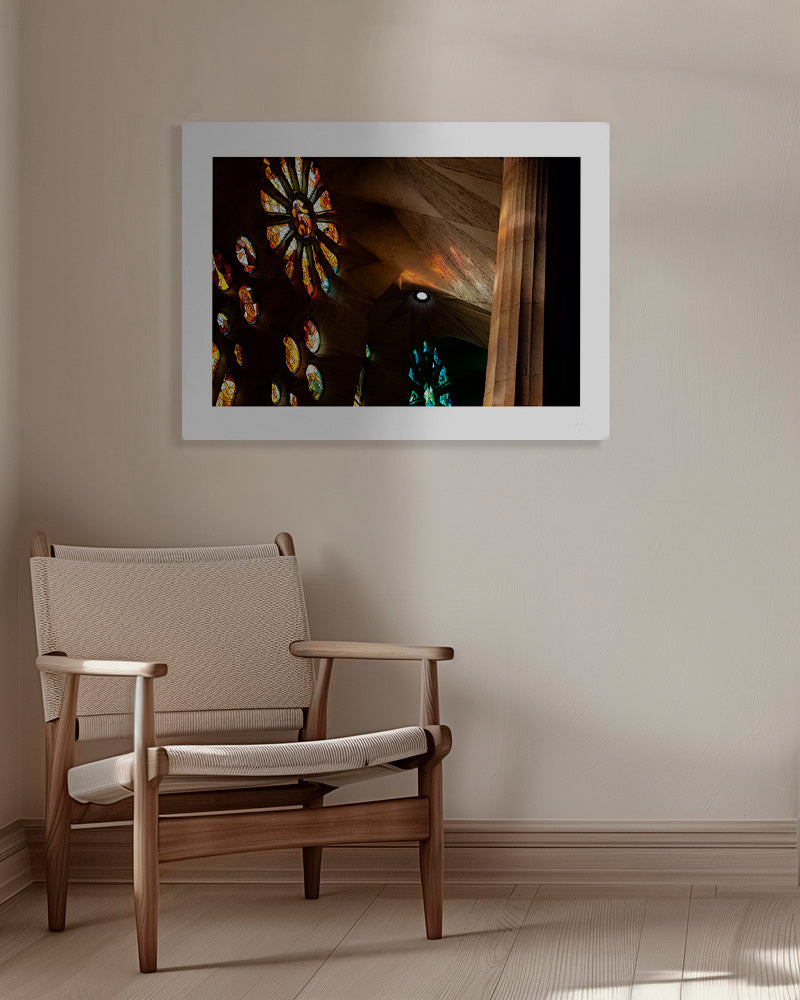 Fotografía de vidrieras interiores con luz dorada – Canvas