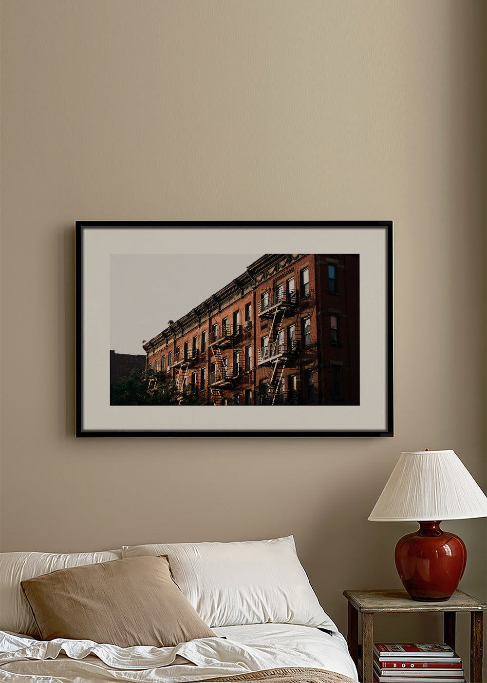 Cuadro de ciudades: fachada brownstone con escaleras de emergencia – Canvas1