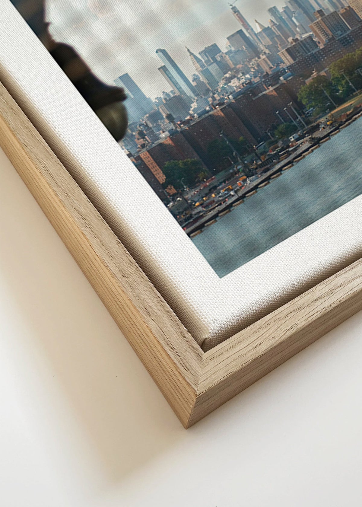 Cuadro de ciudades con skyline desde ventana – Canvas detail