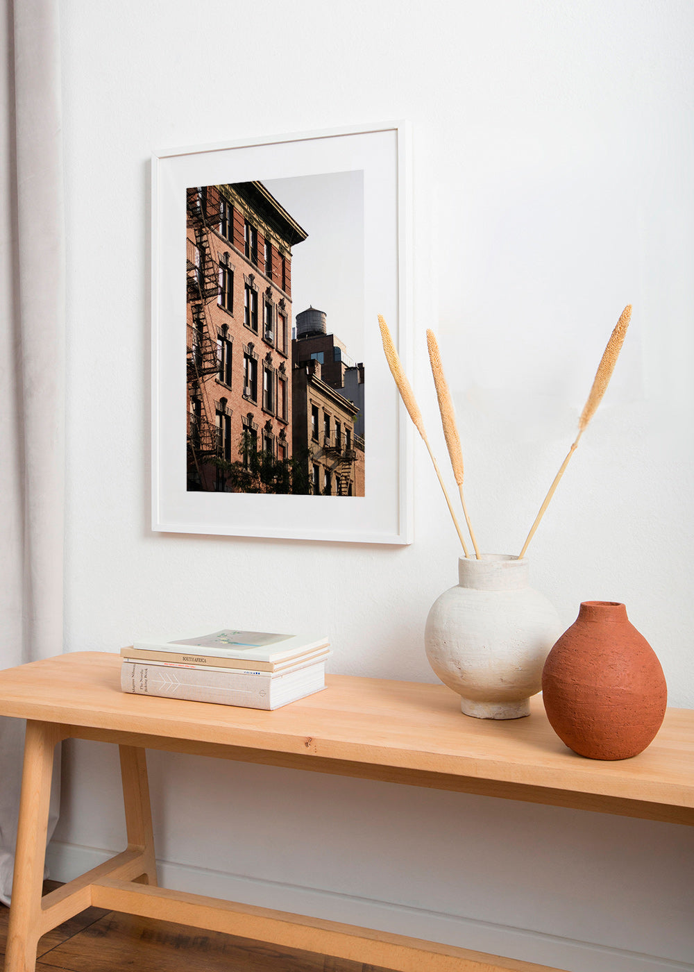 Fotografía de fachada con escalera de incendio – Product1