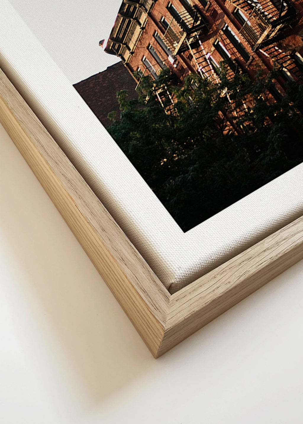 Cuadro de ciudades con fachadas y escaleras de incendios – Canvas detail