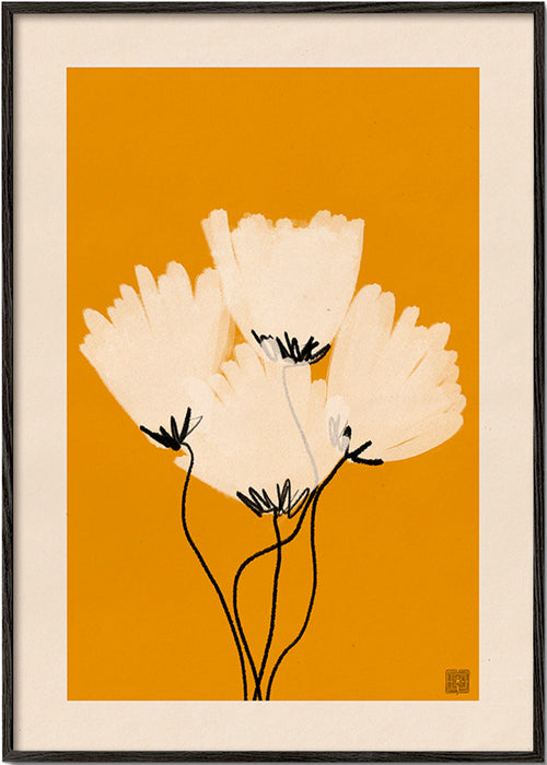 Lámina botánica: flores blancas sobre fondo ocre – Black Frame