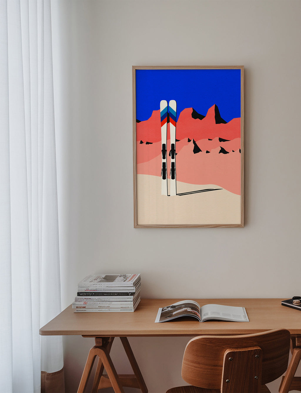 Cuadro deportivo con esquís sobre paisaje geométrico – Product3