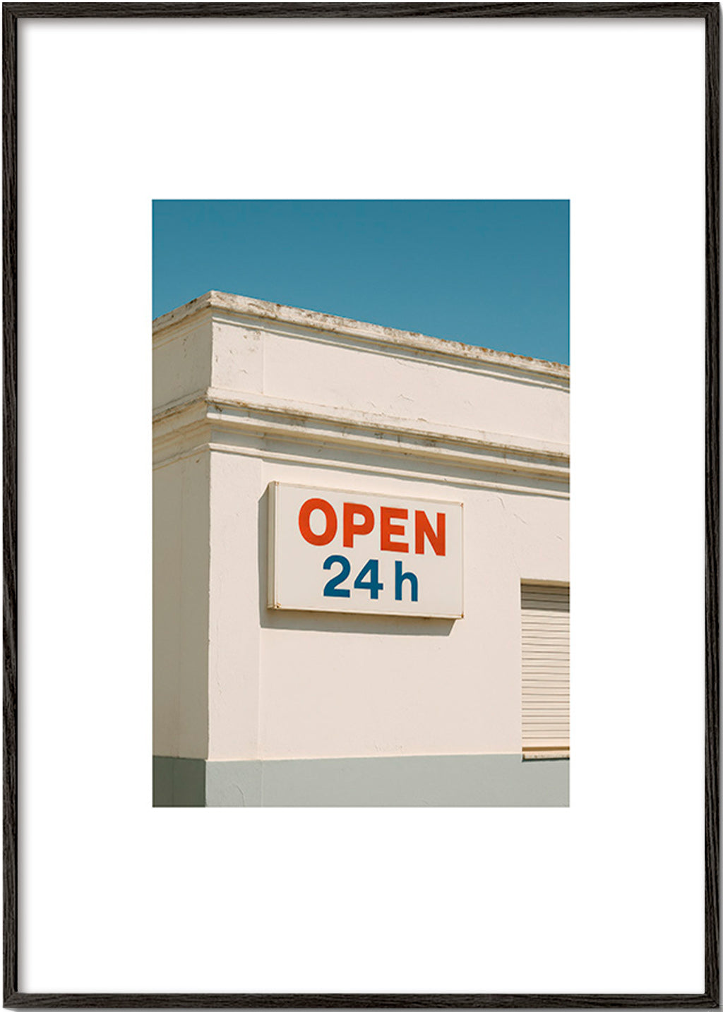Cuadro minimalista fachada con rótulo OPEN 24h – Black Frame