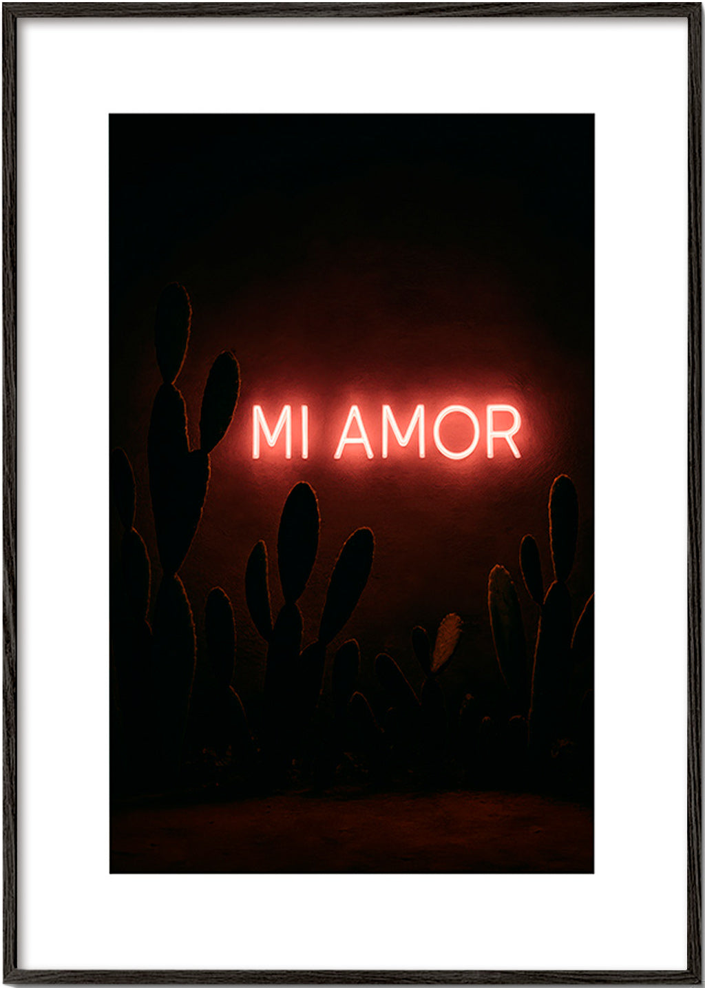 Fotografía artística: letrero neón "Mi Amor" sobre cactus – Black Frame