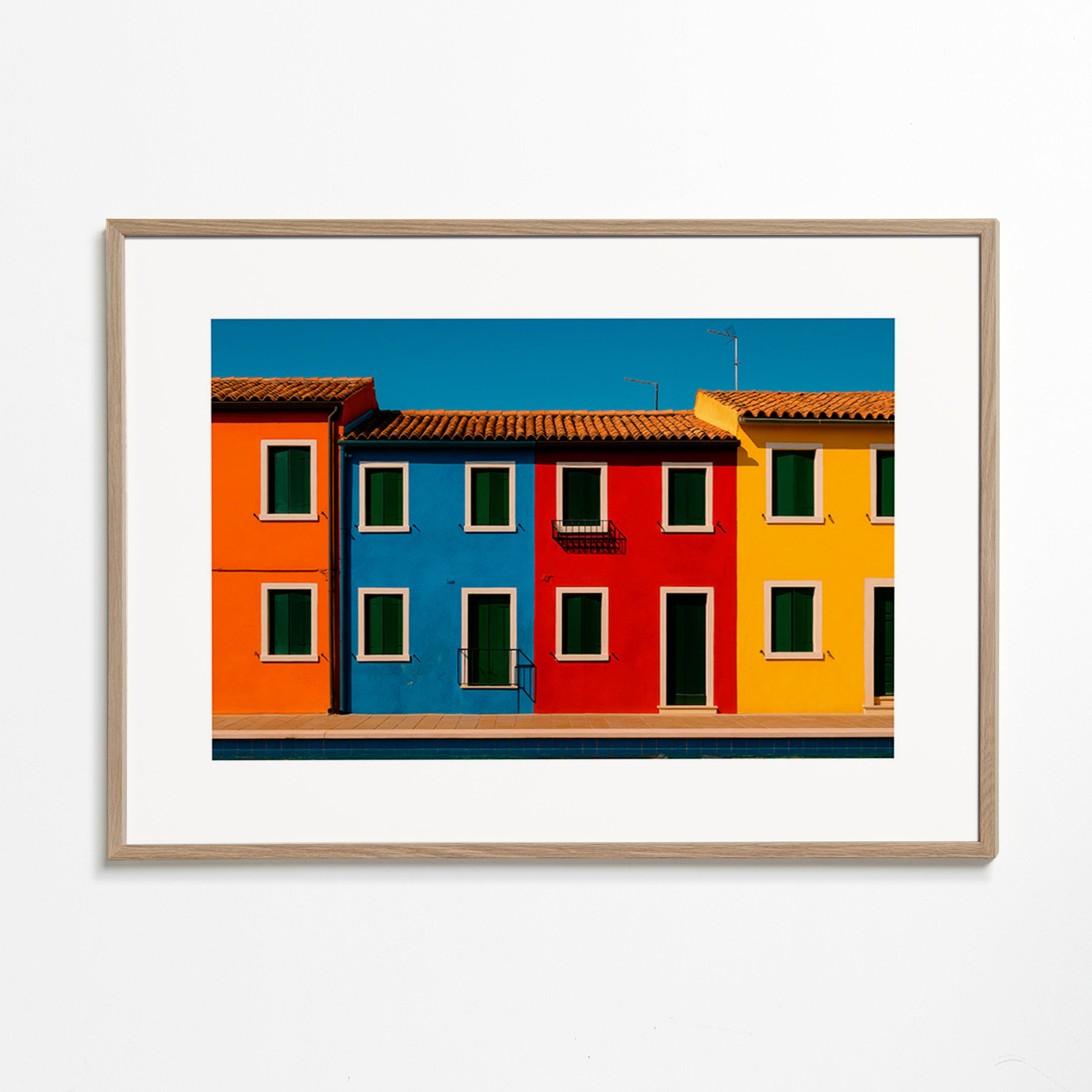 Cuadro de ciudades: fachadas coloridas en fila – Oak Frame