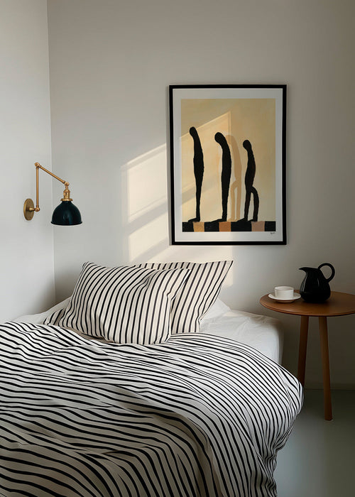 Cuadro abstracto de figuras alargadas sobre beige – Product1