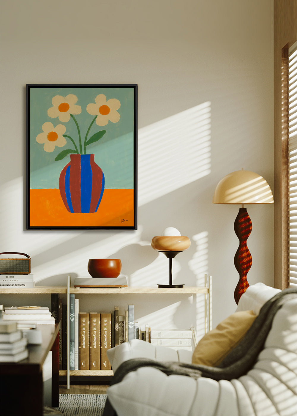 Lámina botánica con jarrón rayado y flores crema – Canvas2