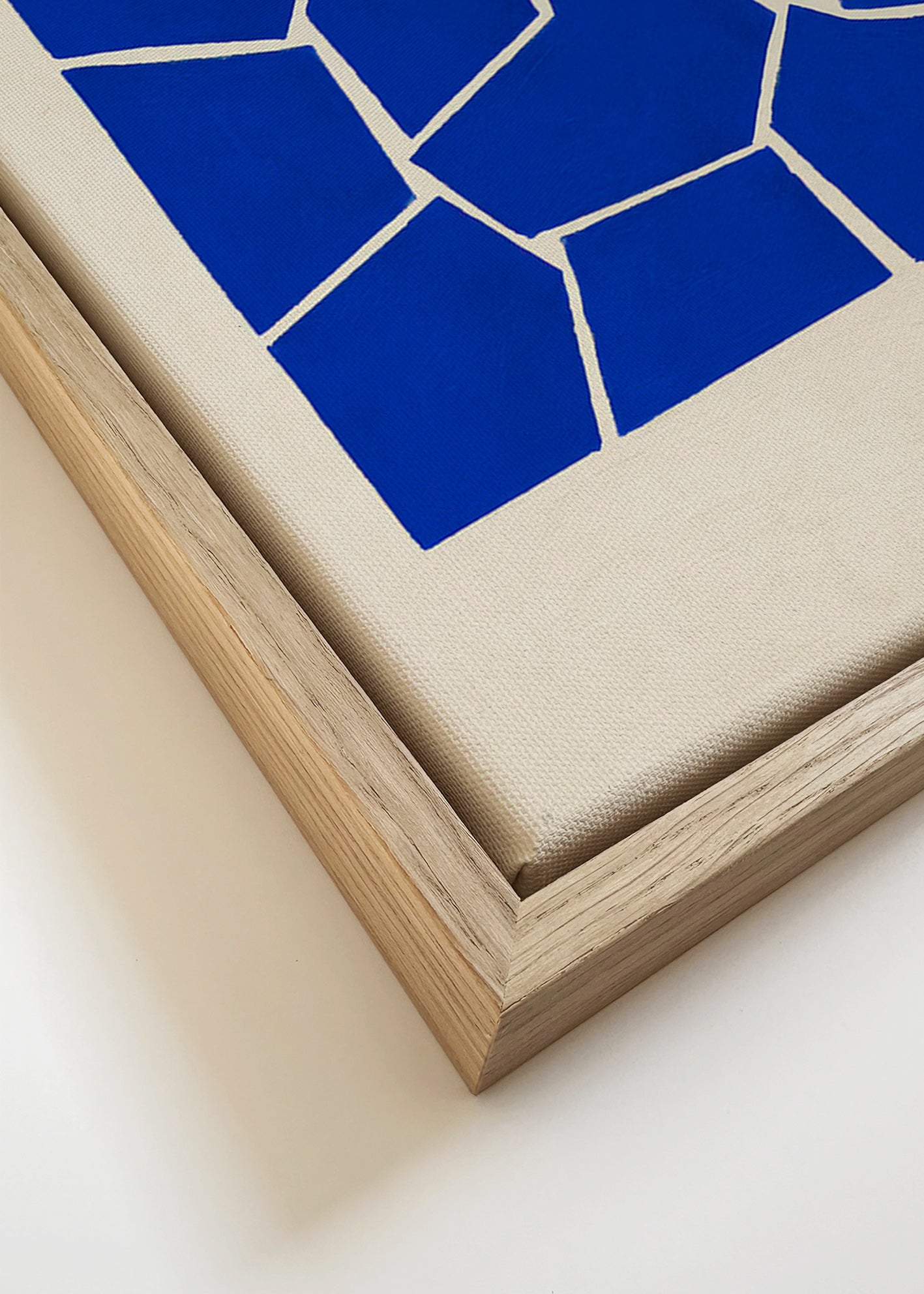 Cuadro abstracto azul con fragmentos geométricos – Canvas detail