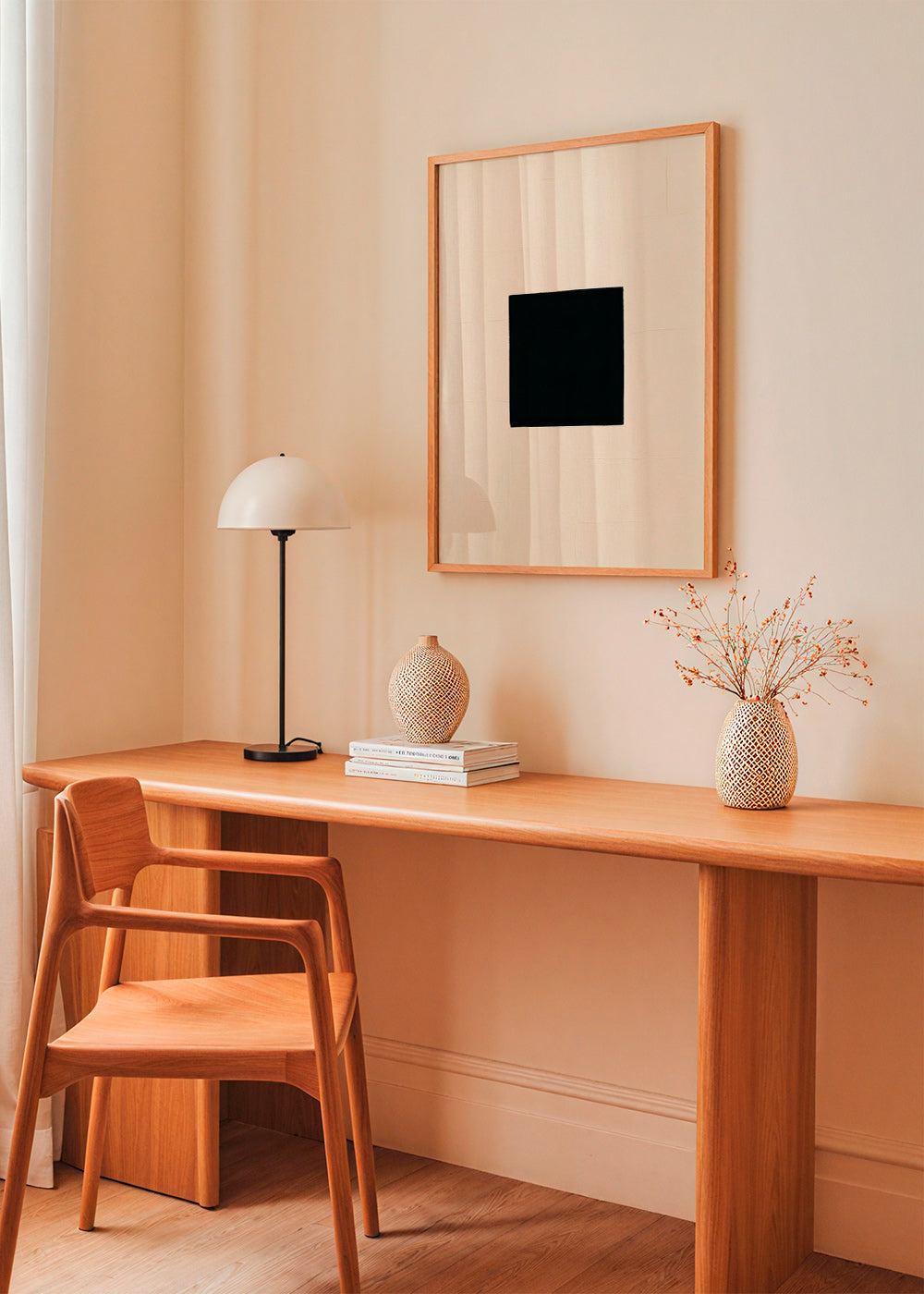 Cuadro abstracto: cuadrado negro sobre crema – Product1