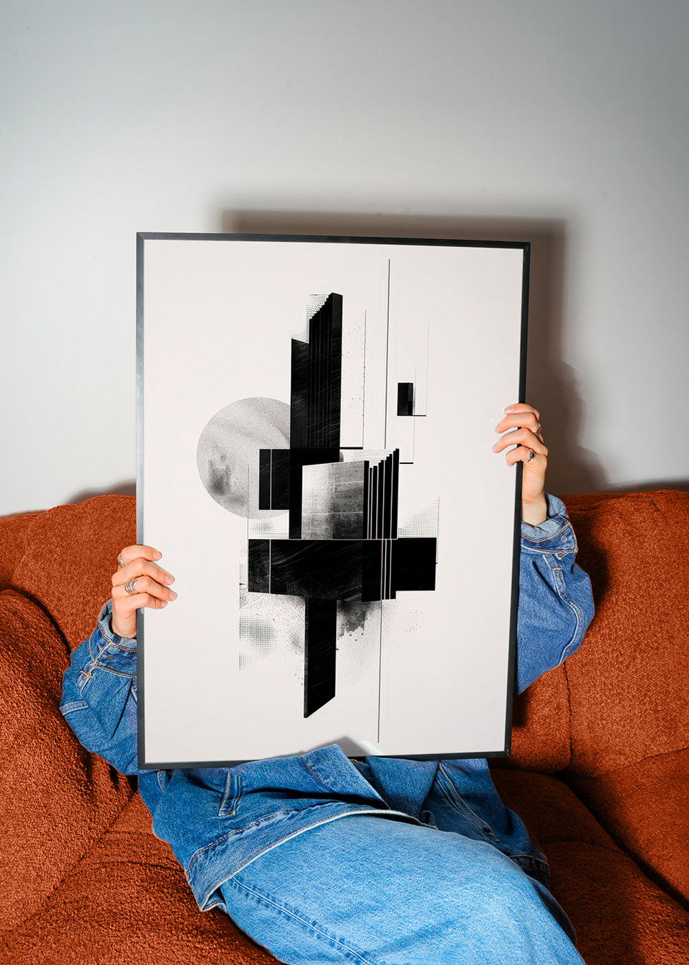 Cuadro geométrico en blanco y negro con formas arquitectónicas – Product2