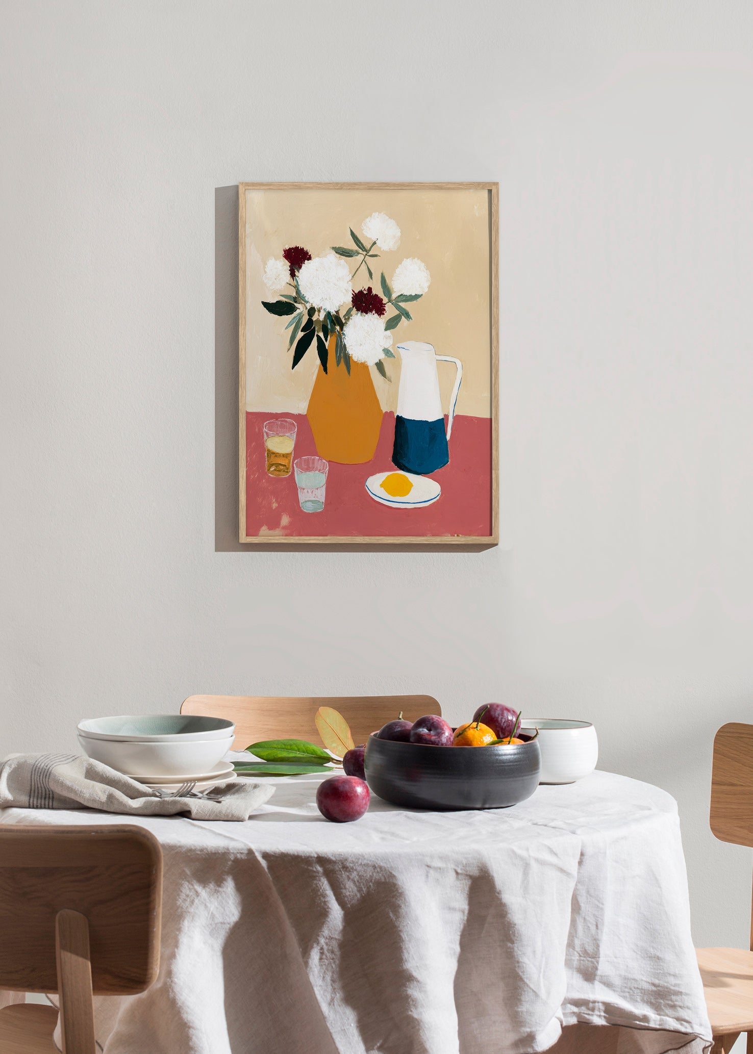 Lámina botánica con jarrón y flores blancas – Product1