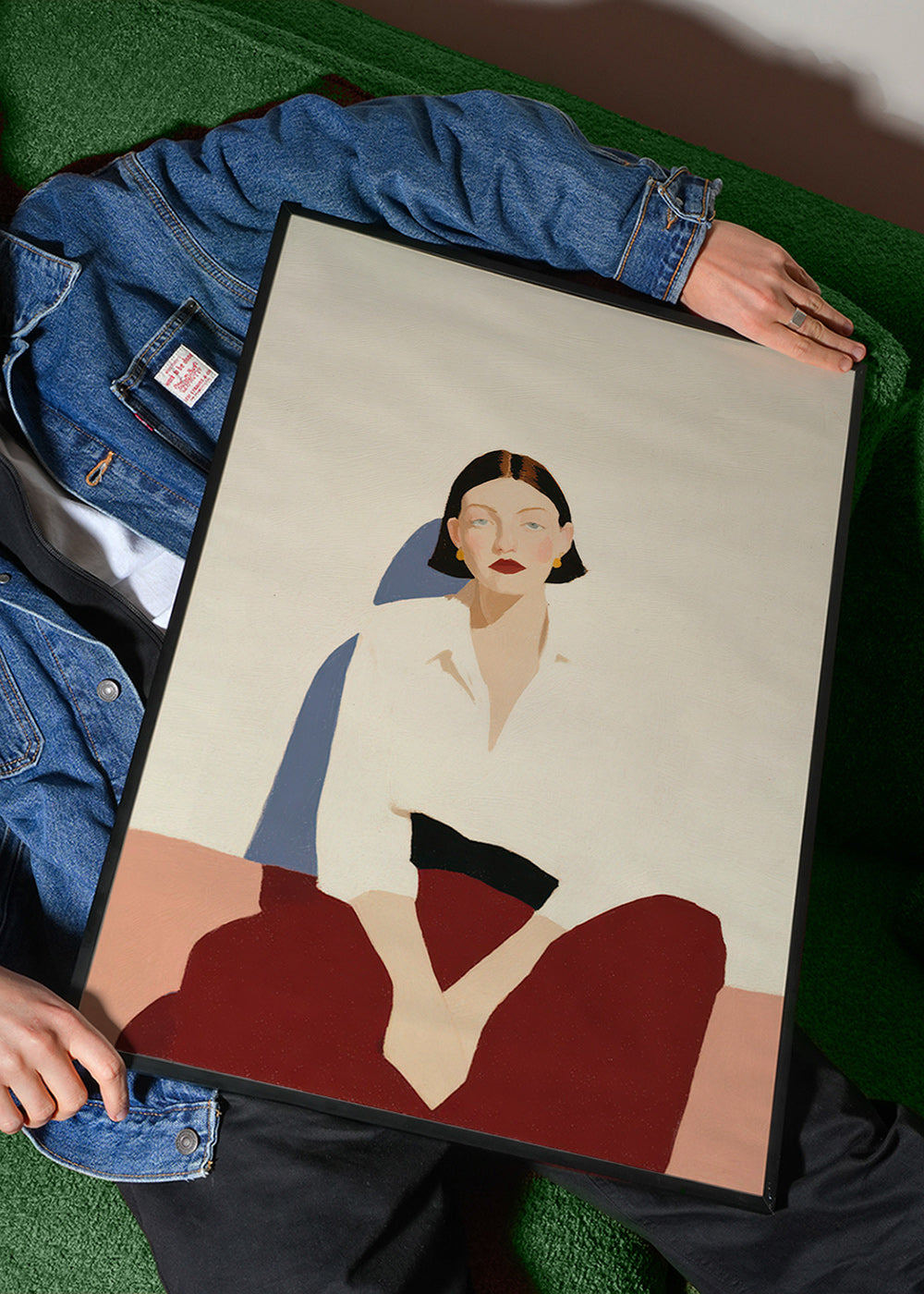 Cuadro minimalista de figura sentada, gesto sereno – Product1