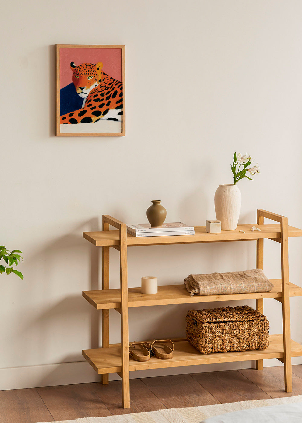 Artwork: Resting leopard on pink background