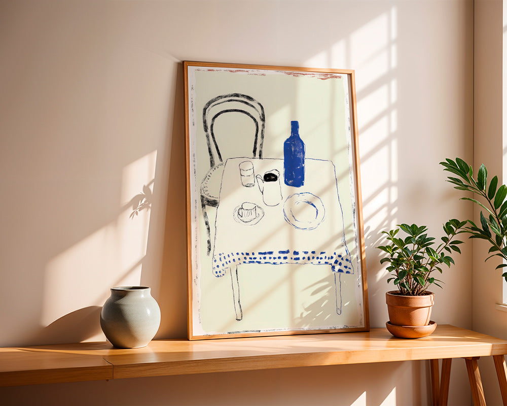 Cuadro de cocina con botella azul y vajilla minimal – Product2