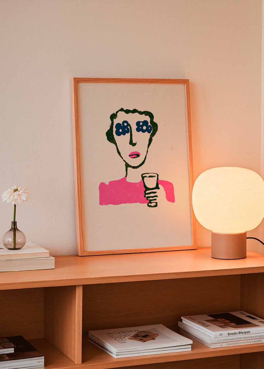 Ilustración floral con figura y vaso – Product3