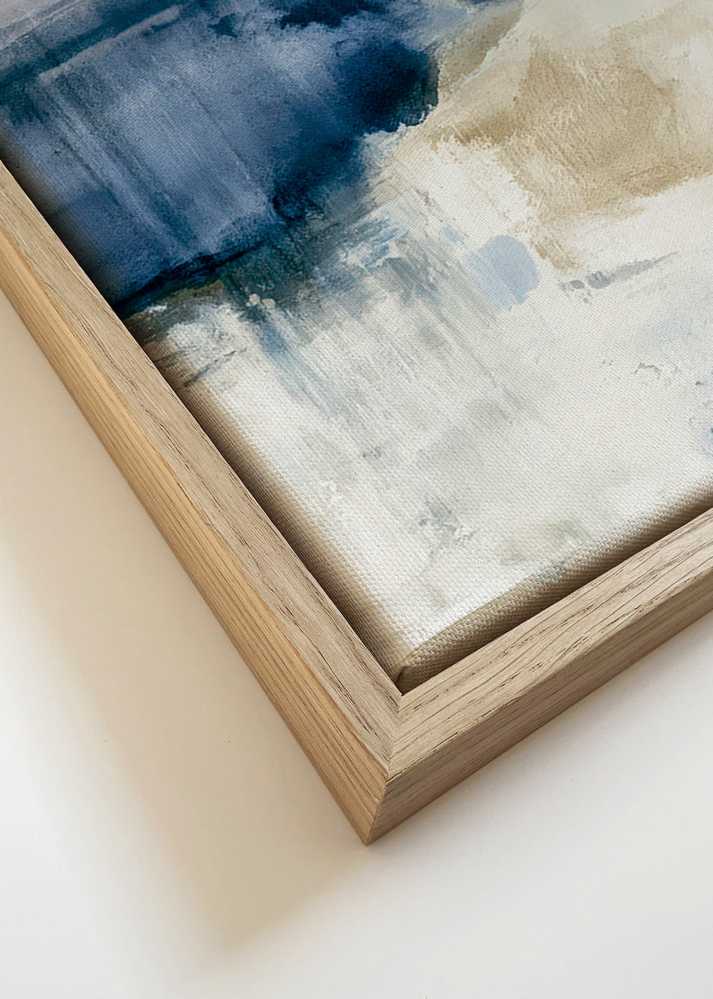 Cuadro abstracto con niebla invernal y toques azules – Canvas detail