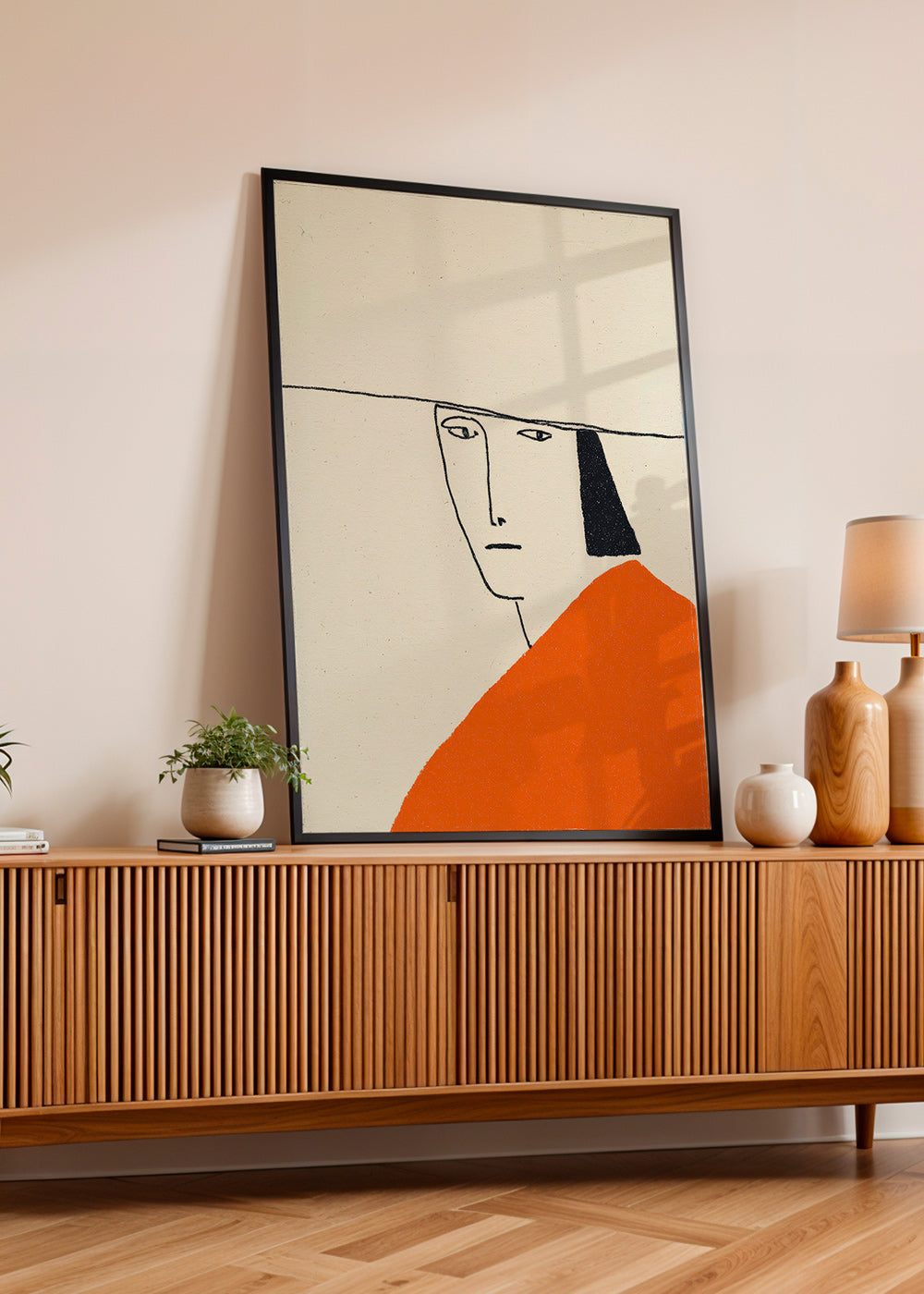 Ilustración minimal con capa naranja – Product1