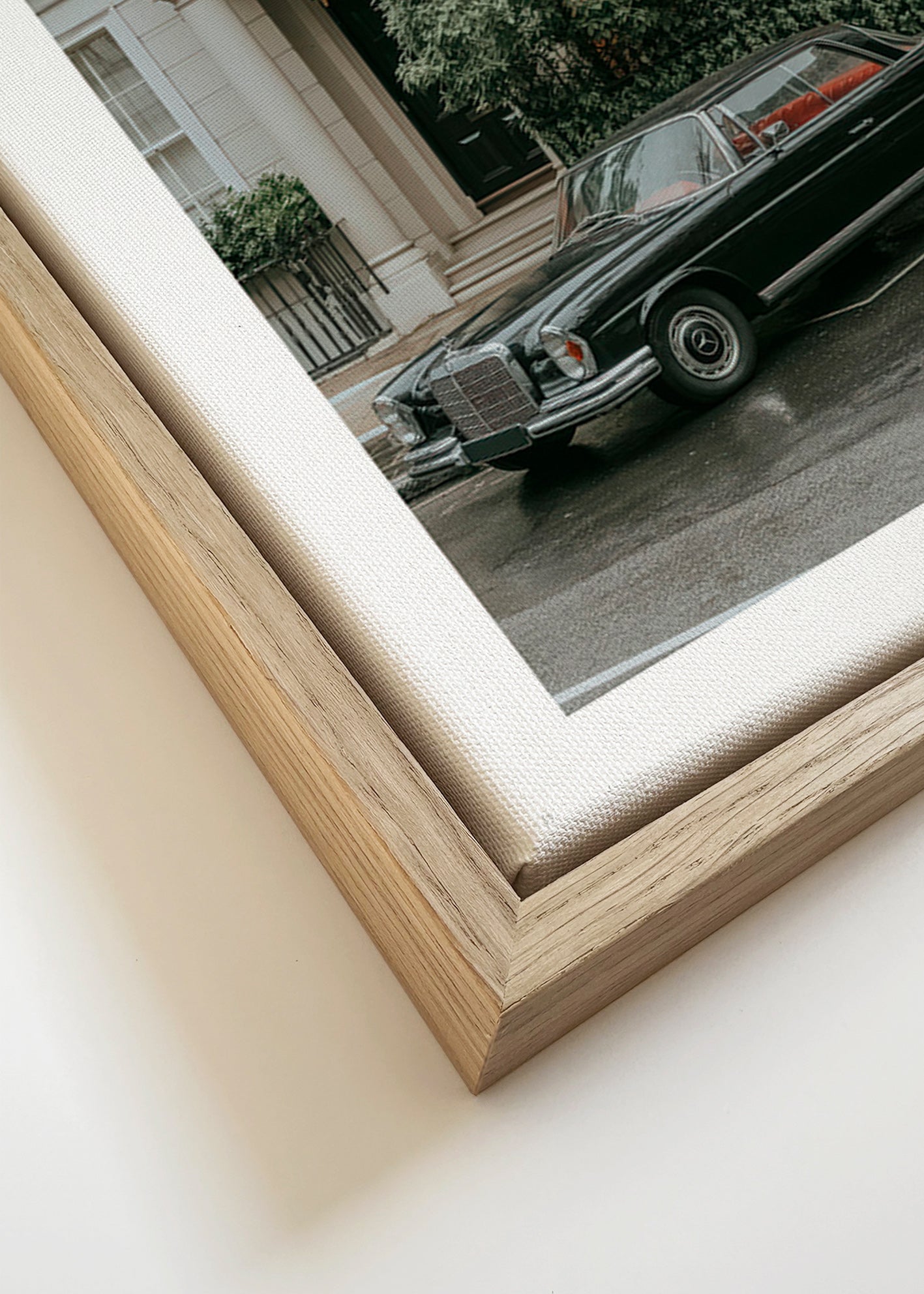 Fotografía urbana con coche clásico – Canvas detail