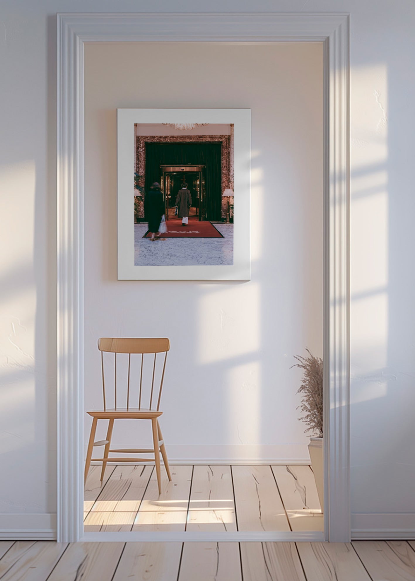 Fotografía de entrada de hotel con moqueta roja – Canvas