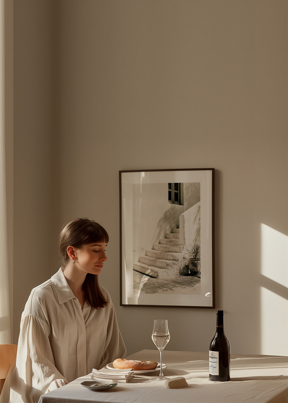 Fotografía de escalera blanca con maceta – Product2