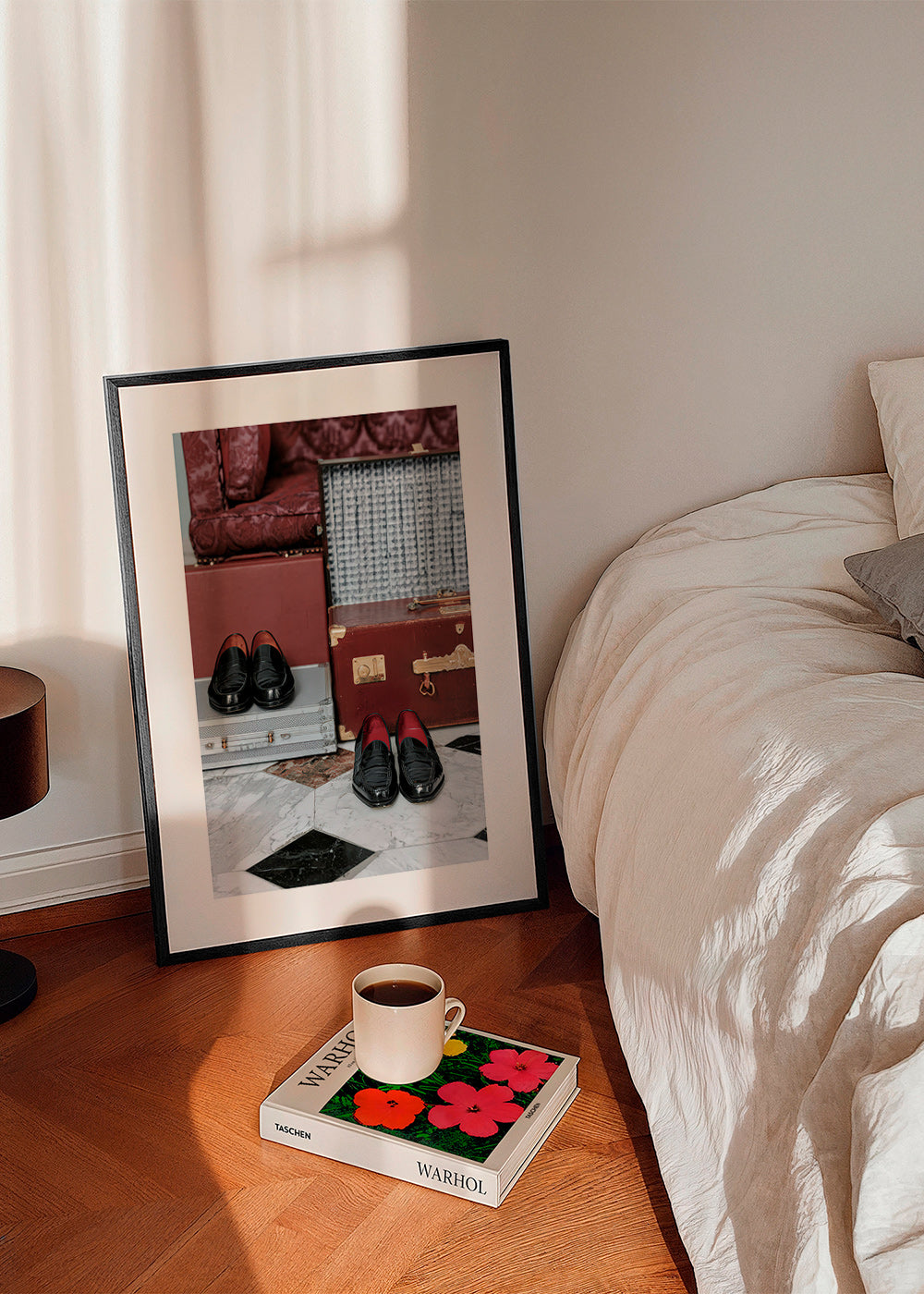 Cuadro de ciudades con maletas y zapatos lustrados – Product3