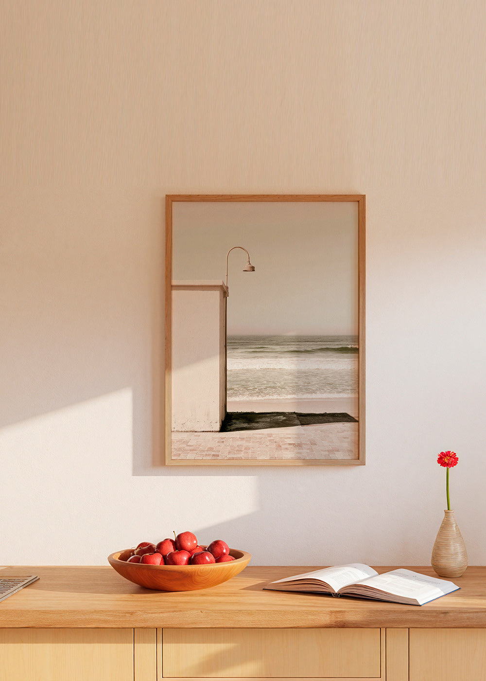 Cuadro de paisaje con playa y farol minimalista – Product2