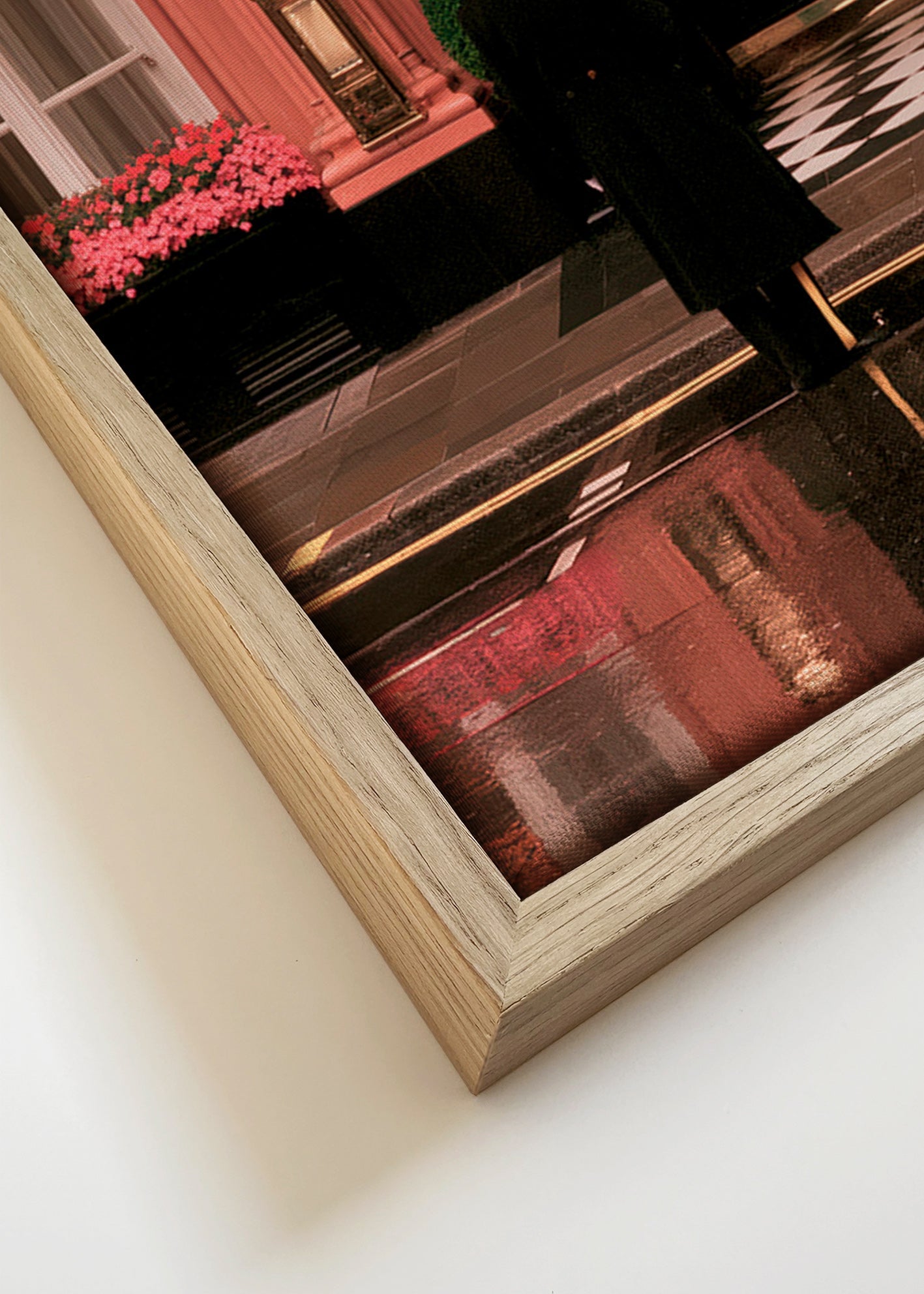 Cuadro de ciudades: figura bajo paraguas y reflejos – Canvas detail