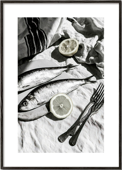 Cuadro de cocina con sardinas y limón en blanco y negro – Black Frame
